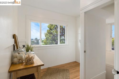 5117 Fairfax Ave, Oakland CA  94601-5410 exterior