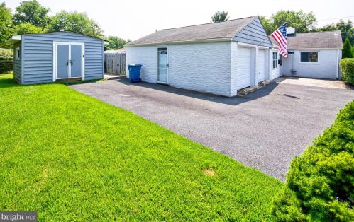 2207 Faulkland Rd, Wilmington, DE 19805-1041