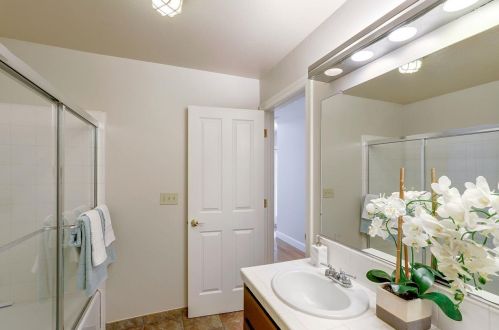 10000 Walter Welsher Ct, Gilroy CA  95020-9704 exterior