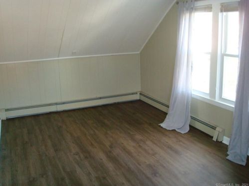 13 Riverview Ave, Groton CT 06340-3513 exterior