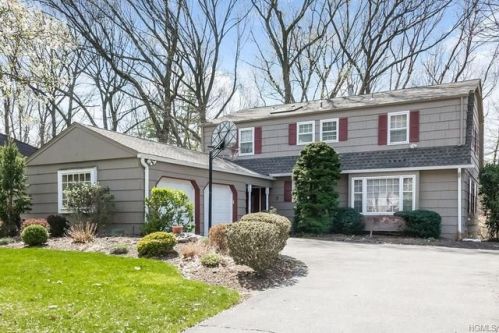 5 Sunderland Pl, Airmont, NY 10901-7206