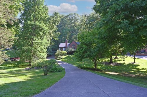 5783 Beech Grove Ln, Cincinnati, OH 45233-1802