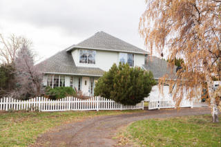 181 Carvo Rd, Yakima, WA 98908-8062
