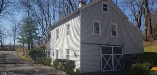 3 Potterstown Rd, Lebanon NJ  08833-5045 exterior