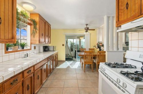 1476 Vicksburg Dr, El Cajon CA  92021-3522 exterior