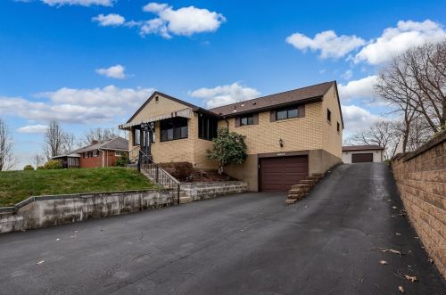 1109 Middle Rd, Glenshaw, PA 15116-2603