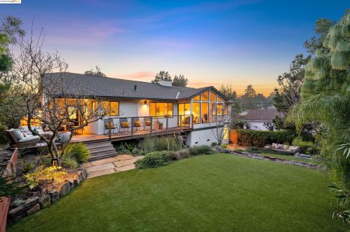 13050 Brookpark Rd, Oakland CA  94619-3504 exterior