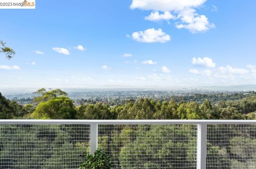 3557 Klamath St, Oakland CA 94602-4126 exterior