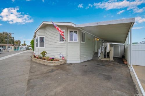 6240 Sea Breeze Dr, Long Beach, CA 90803-2325