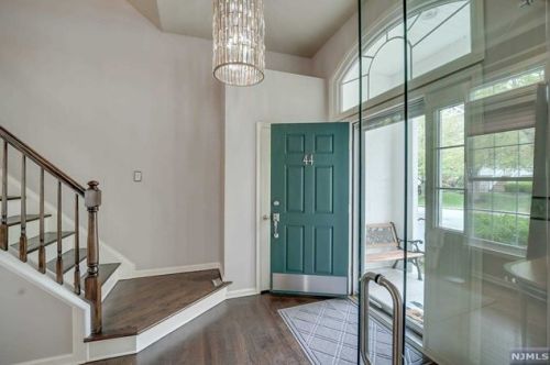44 Hunters Run, Oakland, NJ 07436-2344