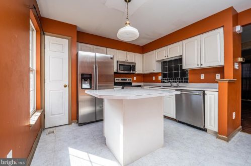 1216 Hunter Ln, Perkiomenville, PA 18074-9483