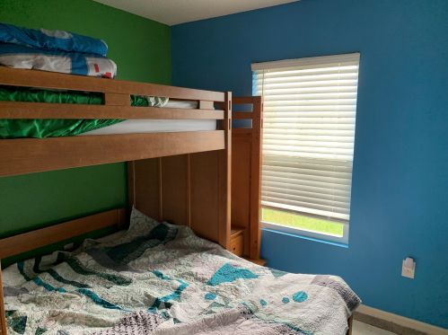 413 Dolores Ave, Fort Pierce FL  34983-1938 exterior