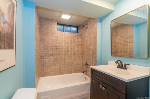 22 Circular Rd, Poughkeepsie NY 12601-4635 exterior