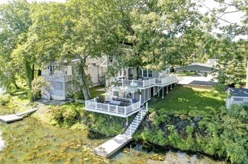 9 Laffin Ave, New Hamburg, NY 12590-1948