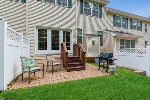 5 Julia Pl, Mount Olive NJ  07828-2461 exterior