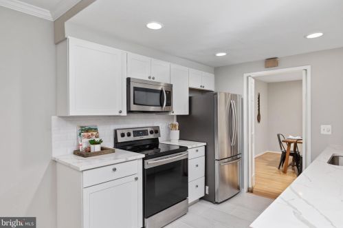 2271 Wheelwright Ct, Herndon VA  20191-2337 exterior