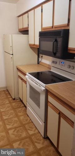 1534 Governor House Cir, Wilmington, DE 19809-2482