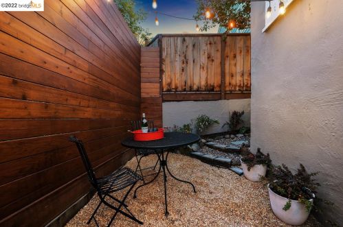 668 Jean St, Oakland CA  94610-1410 exterior