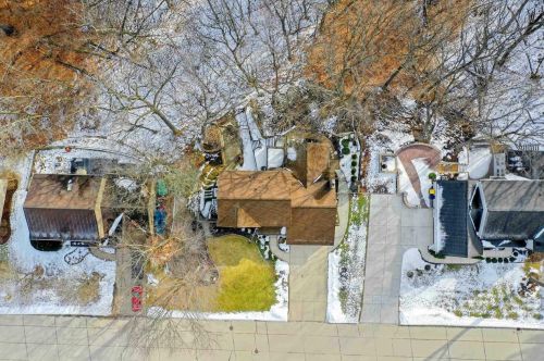 225 Traders Point Ln, Green Bay, WI 54302-5236