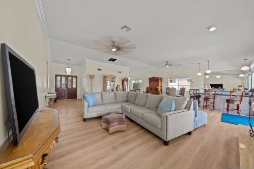 9721 Siwanoy Dr, Desert Hot Springs CA  92240-1329 exterior