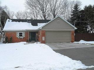 908 Emily St, Menasha, WI 54952-1702
