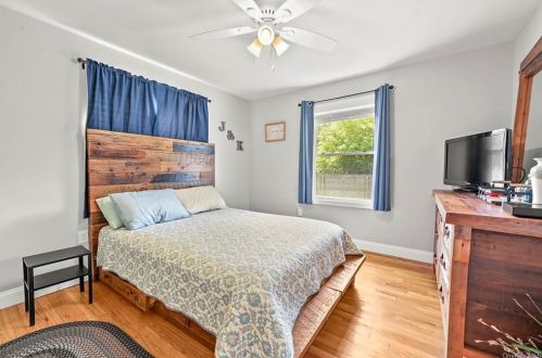 8 Heath Rd, Fishkill NY 12524-2024 exterior