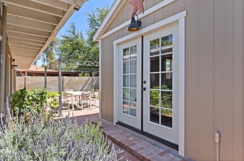 6811 11th Pl, Phoenix AZ  85014-1027 exterior