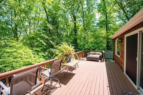 568 Bread And Cheese Hollow Rd, Northport NY  11768-2326 exterior