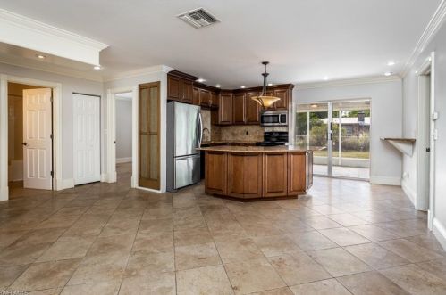 4633 Santiago Ln, Bonita Springs, FL 34134-7223