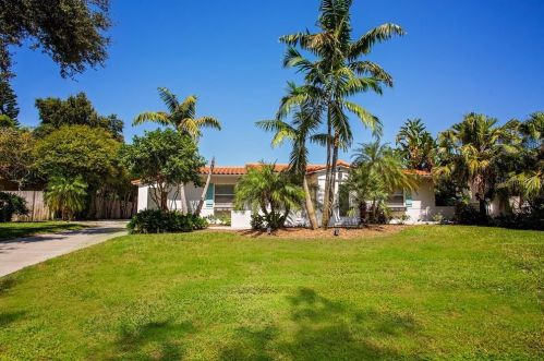 106 Giralda Blvd, Saint Petersburg, FL 33704-3820