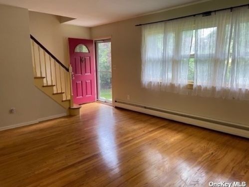 25 Gunther Dr, Elwood, NY 11731-3122