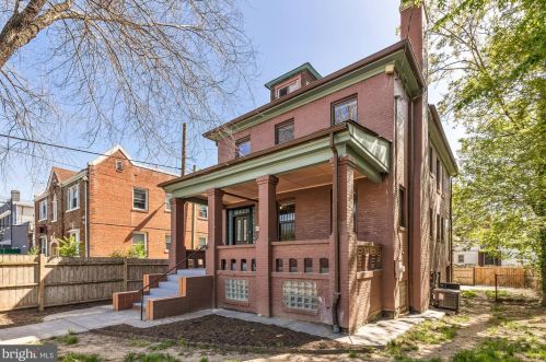 625 Mellon St, Washington, DC 20032-2537