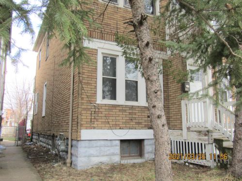 2326 Burnham St, Milwaukee, WI 53204-3032