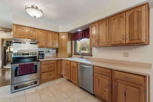 12650 Lagoon Rd, Waukesha, WI 53151-3142