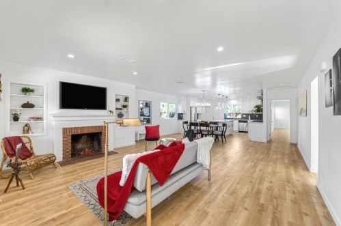 5920 Riverton Ave, North Hollywood CA  91601-1443 exterior