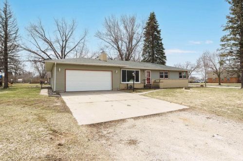 428 Pioneer Rd, Fond Du Lac, WI 54935-9190