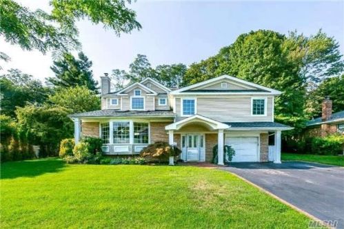 114 Forest Dr, Muttontown, NY 11753-2323