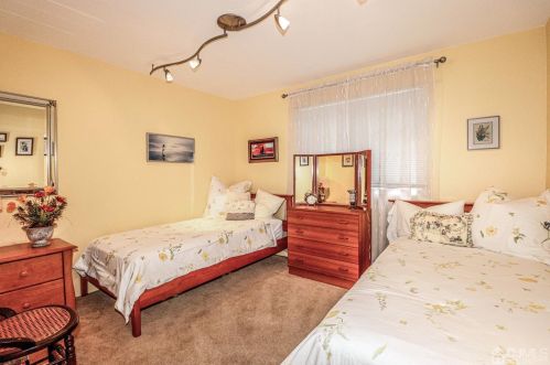 19 Herold Pl, Metuchen NJ  08840-2603 exterior