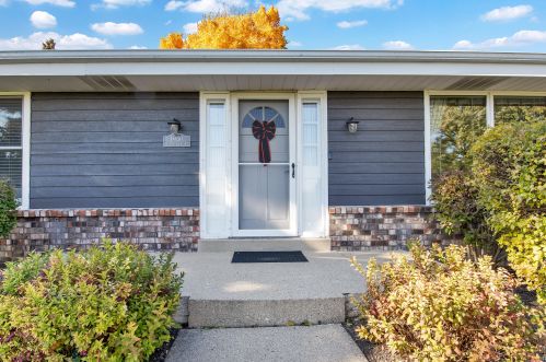 18650 Observatory Rd, Waukesha, WI 53146-3113