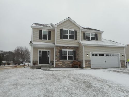3280 Sherman Parc Cir, Jackson, WI 53037-8955
