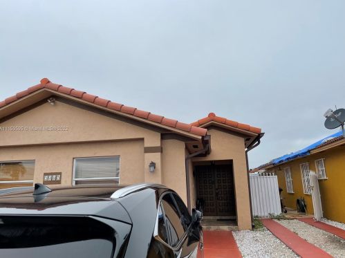 2487 72nd St, Hialeah, FL 33016-6509