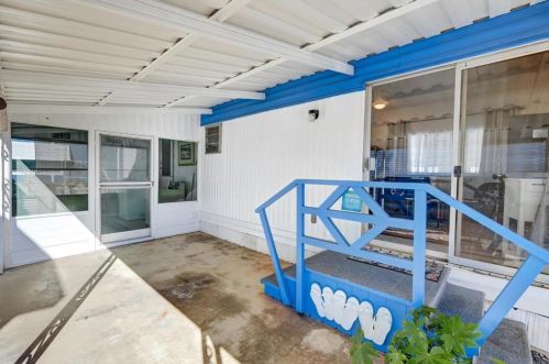 66 Hummingbird Ln, Oceanside CA  92057-6450 exterior