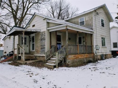 814 Main St, Medina, NY 14103-1530