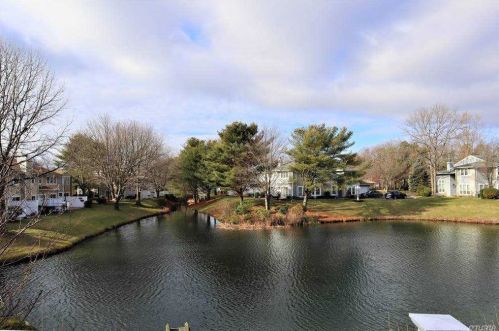 123 Colony Dr, Holbrook, NY 11741-2842