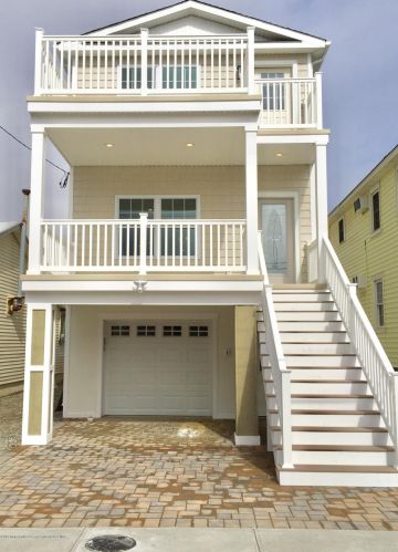 42 Kearney Ave, Pelican Island NJ  08751-1922 exterior