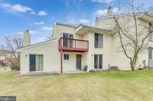1201 Oak Cir, Lansdale, PA 19446-6074