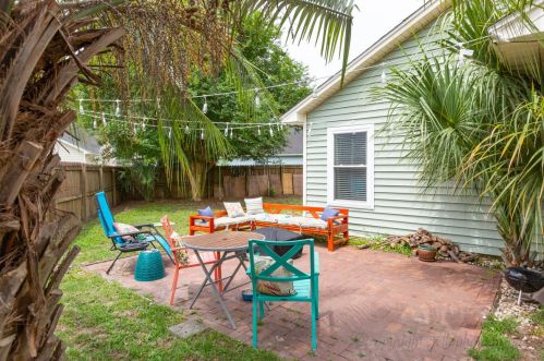 1384 Thayer Hall Dr, Mount Pleasant SC  29466-9480 exterior