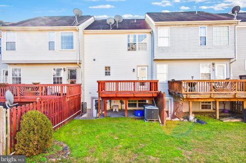 211 Frazer Dr, Purcellville VA  20132-5807 exterior