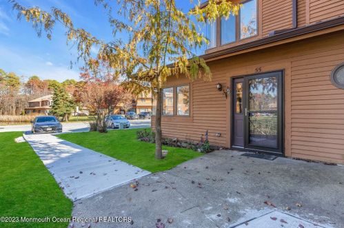 55 Brandywine Ct, Bricktown, NJ 08724-2068