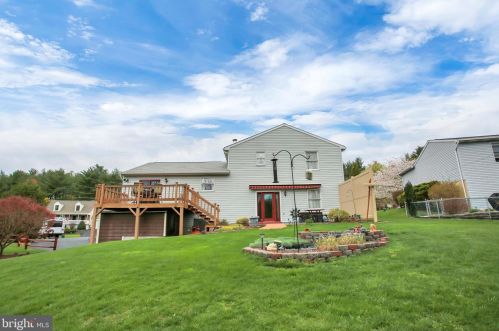 5805 Hillsborough Ct, Harrisburg PA  17111-4736 exterior